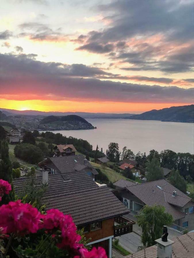 Traumhaftes Chalet Mit Seesicht Krattigen Kültér fotó